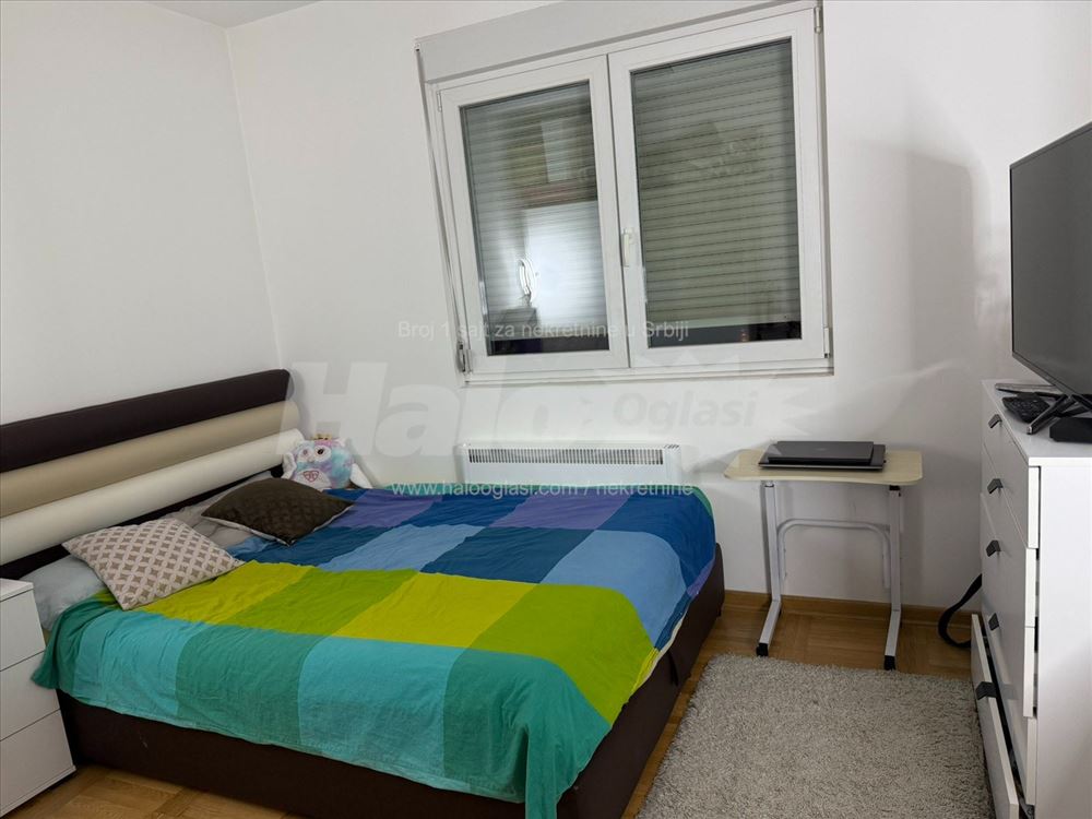 Izdaje se moderan, potpuno namešten stan  + garaža — 4
