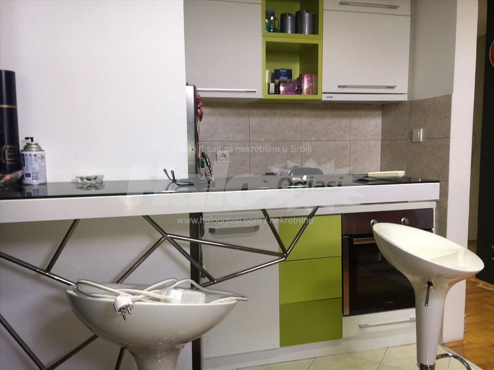 Izdaje se moderan stan od 35 m², useljiv od 01.09. — 8