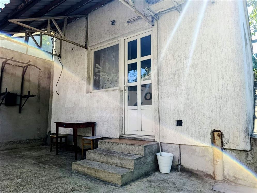 Izdaje se nameštena garsonjera 30 m² sa parkingom — 6