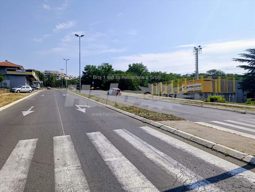 Izdaje se nameštena garsonjera 30 m² sa parkingom — 12