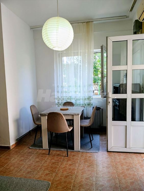 Izdaje se nameštena garsonjera 30 m² sa parkingom — 14