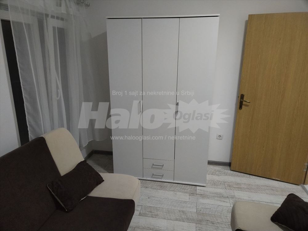 Izdaje se namešten dvosoban stan u MML — 5