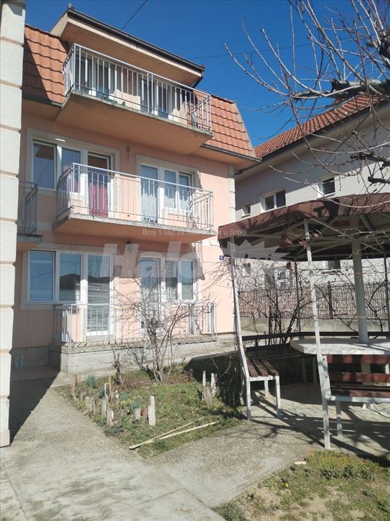 Izdaje se namešten dvosoban stan u MML — 12