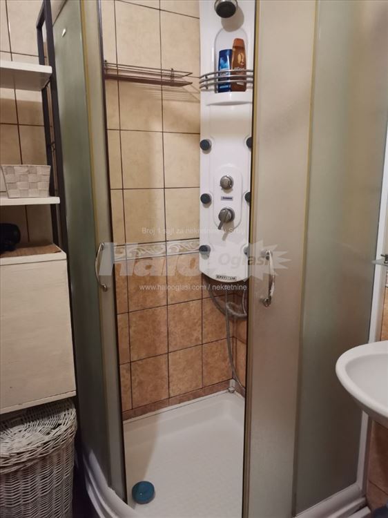 Izdaje se namešten stan, useljiv odmah — 9