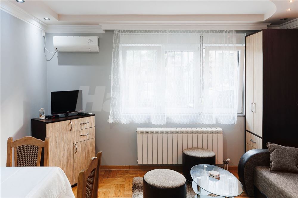 Izdaje se nameštena gardonjera — 9