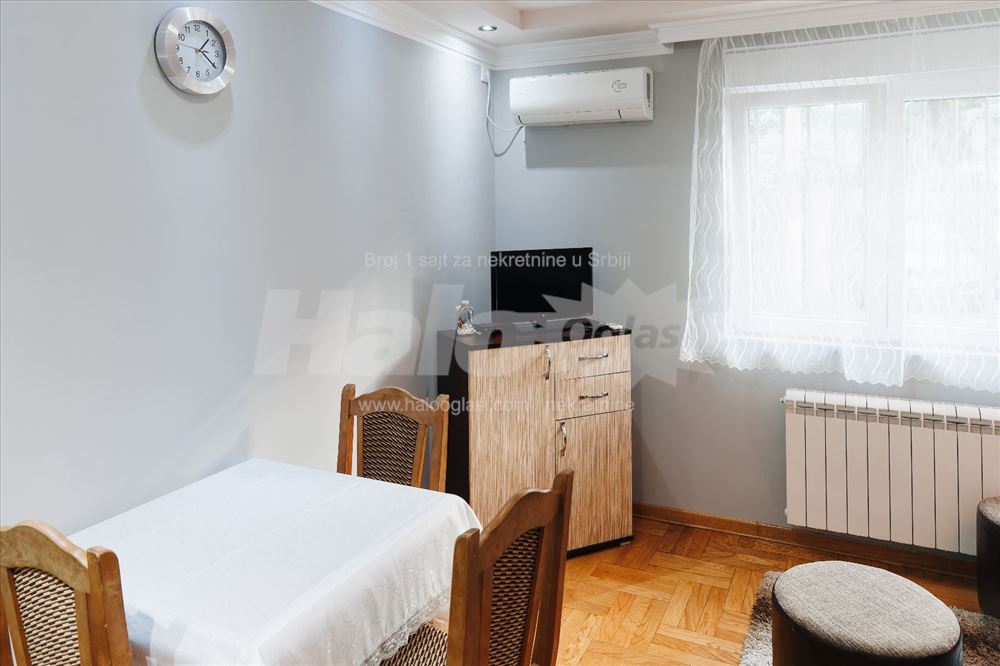 Izdaje se nameštena gardonjera — 11