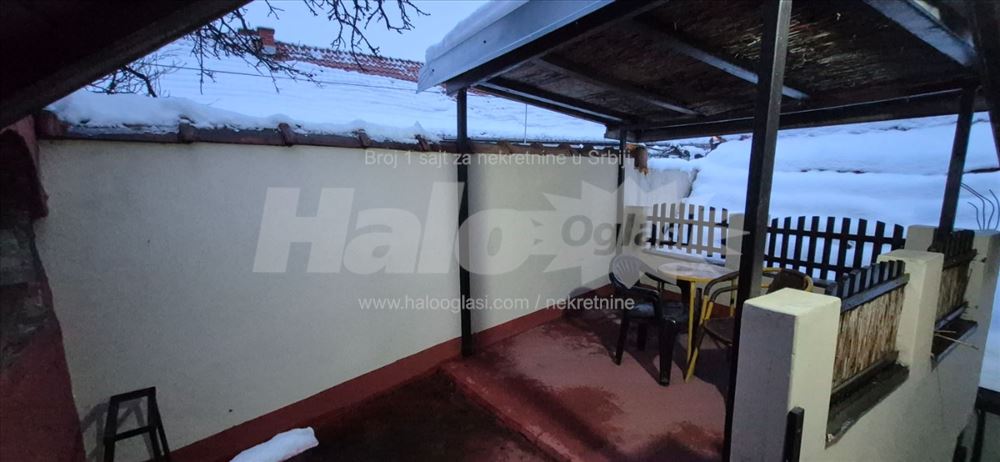 Izdaje se nameštena garsonjera u potkrovlju – 35kv — 6