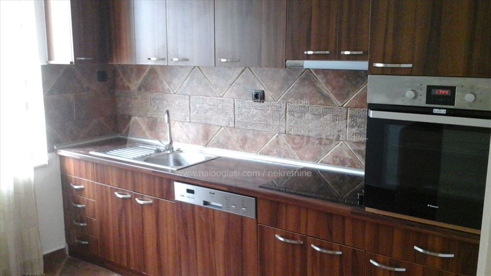 Izdaje se nenamesten stan 85m2- Centar grada — 4
