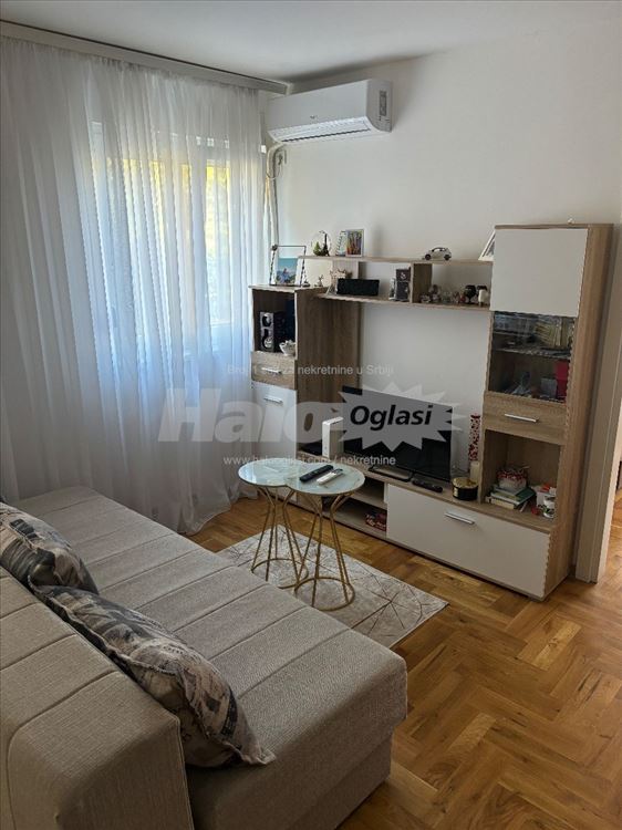 Izdaje se nov lep stan sa odvojenom spavaćom sobom — 2