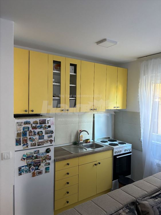 Izdaje se nov lep stan sa odvojenom spavaćom sobom — 3