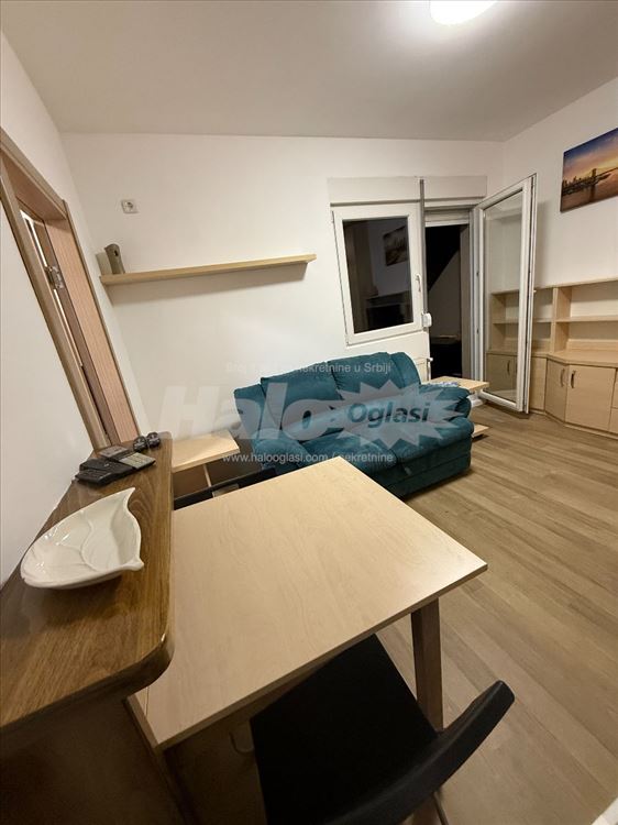 Izdaje se nov potpuno opremljen stan u Železniku — 8
