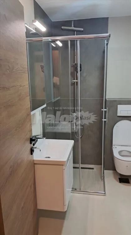Izdaje se nov stan 40 m2 .Samo ozbiljni. — 5
