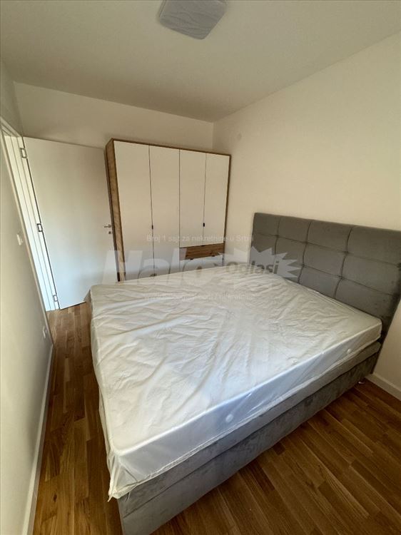 Izdaje se nov stan kometno namesten, garazno mesto — 8