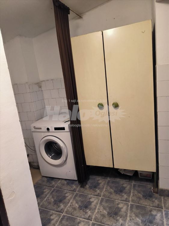 Izdaje se polovina kuce s dvoristem — 11