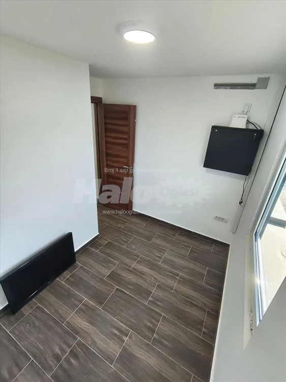 Izdaje se poslovni plac - 50 ari surcin aerodrom — 14