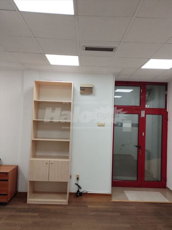 Izdaje se poslovno-kanc.prostor u srcu Zemuna! — 2