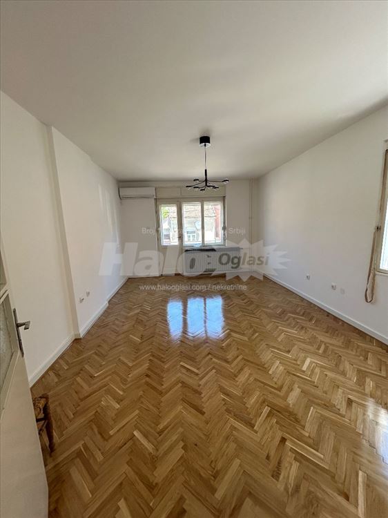 Izdaje se poslovno stambeni prostor — 3