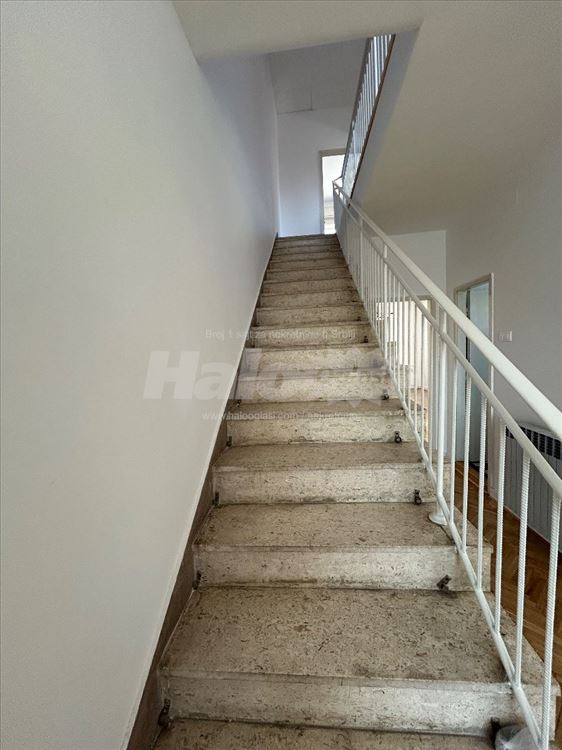 Izdaje se poslovno stambeni prostor — 7