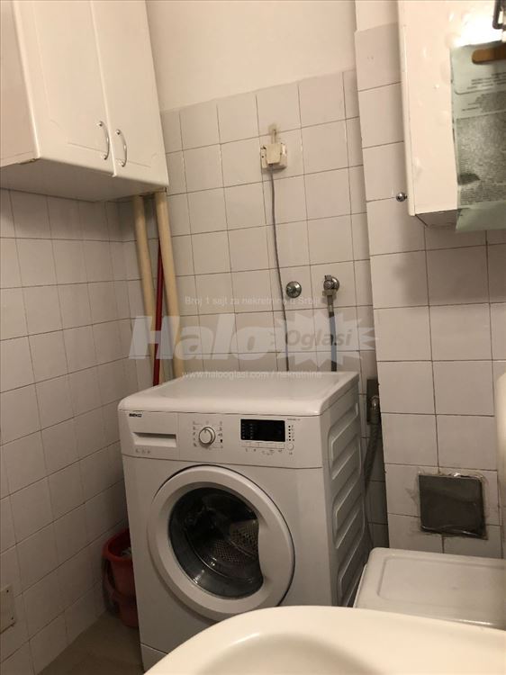 Izdaje se potpuno namešten stan od 1.09. — 7