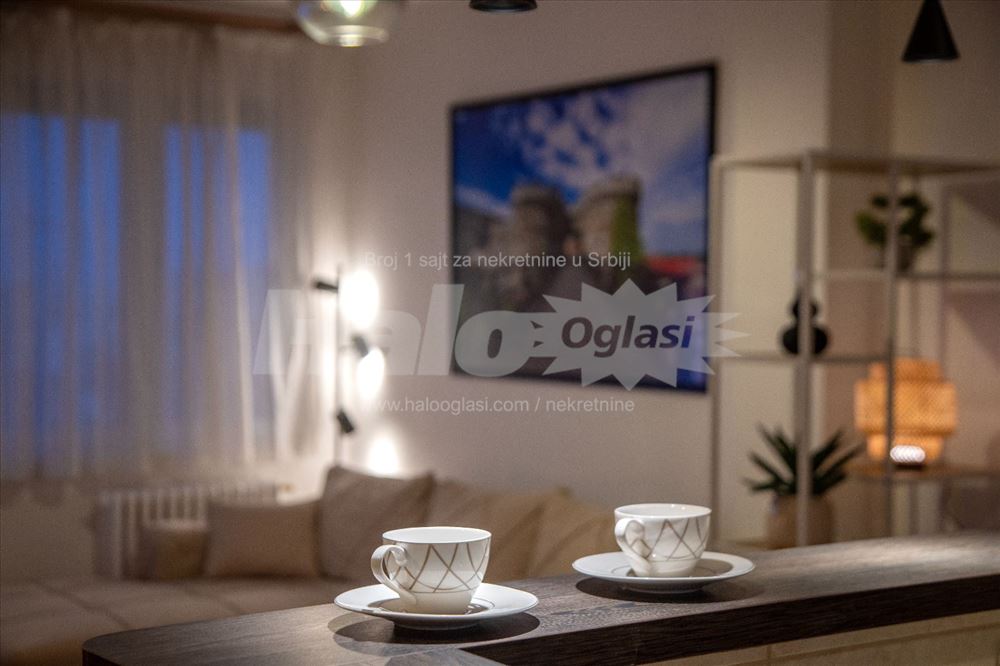 Izdaje se prelep, svetao stan u centru grada — 10