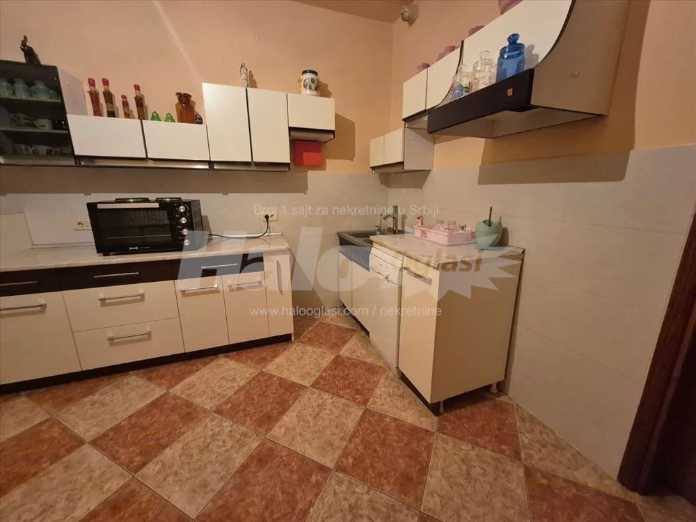 Izdaje se prelepa kuca na Miljakovcu 3 — 6