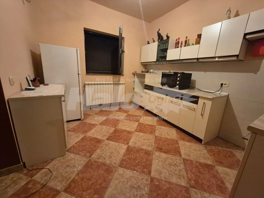 Izdaje se prelepa kuca na Miljakovcu 3 — 7