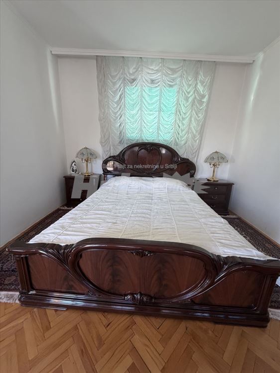 Izdaje se prostrana kuća u Beogradu – prizemlje, s — 9