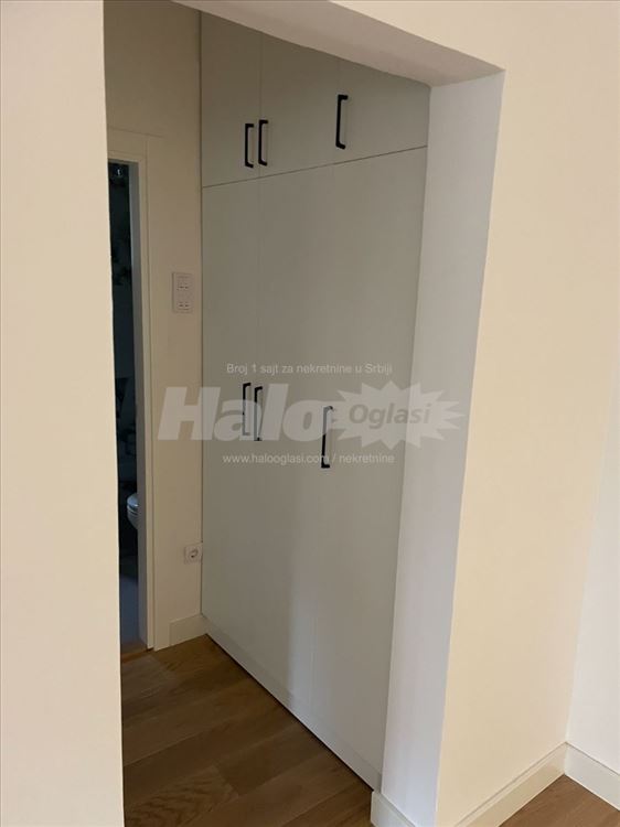 Izdaje se renoviran 2.0 stan + parking — 7