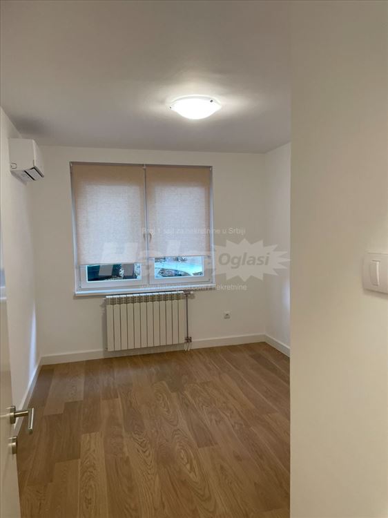 Izdaje se renoviran 2.0 stan + parking — 13