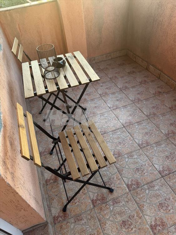 Izdaje se renoviran i moderno opremljen stan-Kotež — 2