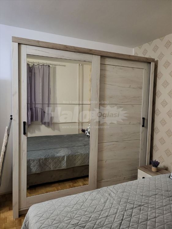Izdaje se renoviran lepo opremljen stan — 6