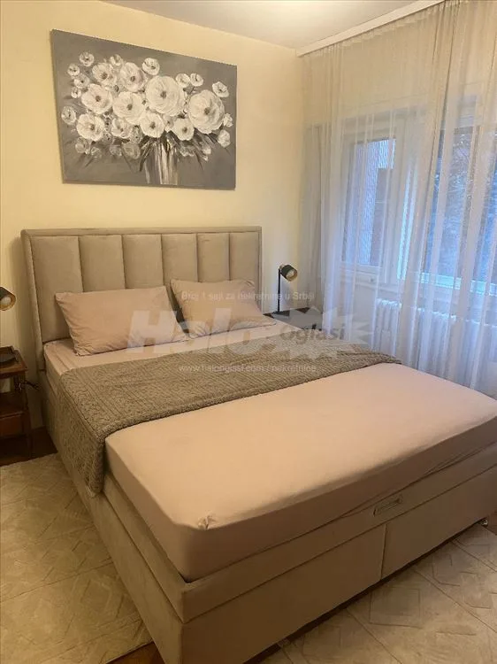 Izdaje se renoviran stan u centru grada — 3