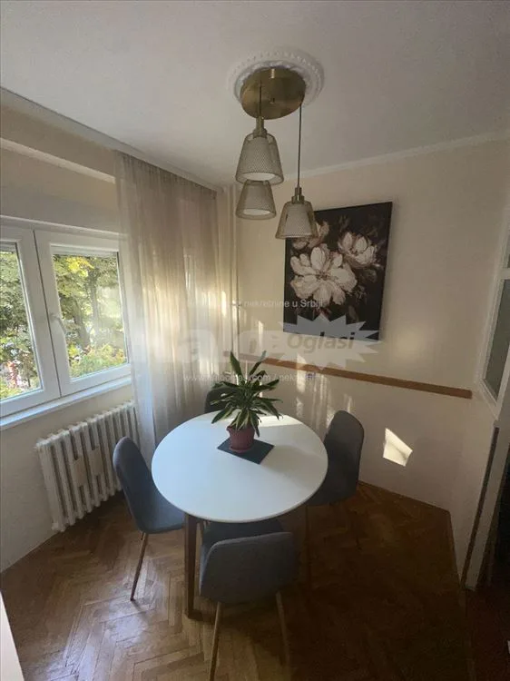 Izdaje se renoviran stan u centru grada — 11