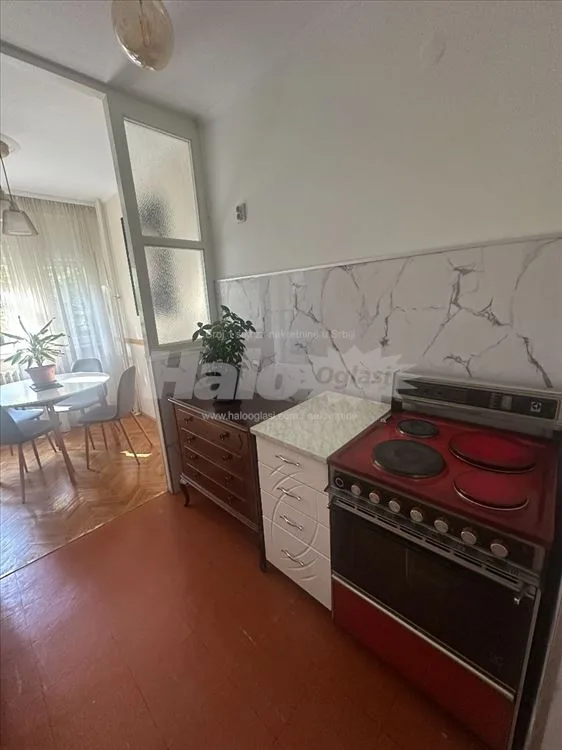 Izdaje se renoviran stan u centru grada — 13