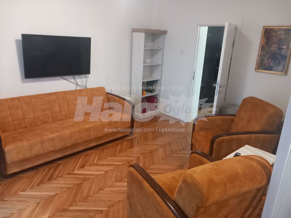 Izdaje se renoviran stan u centru,pogodan za par! — 5