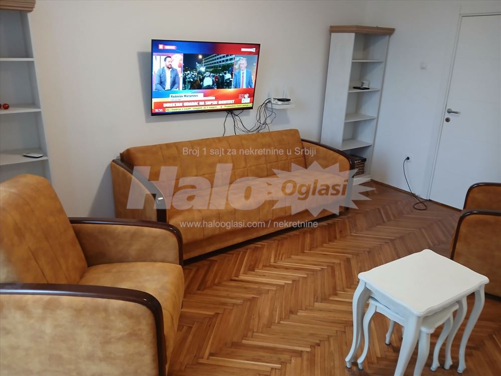 Izdaje se renoviran stan u centru,pogodan za par! — 14