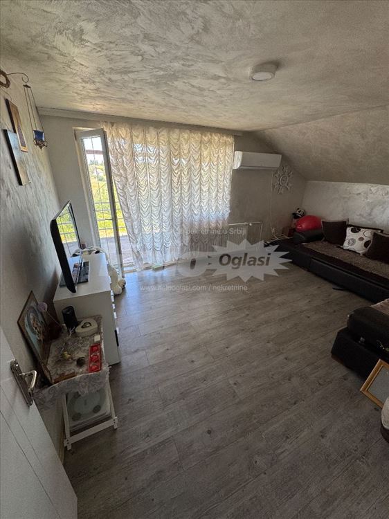 Izdaje se sprat kuće na duži vremenski period — 2