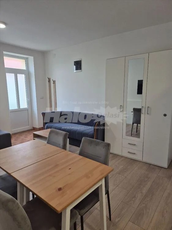 Izdaje se stan 28m2 Surčin — 2