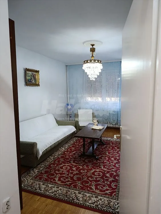 Izdaje se stan 50m² u Skojevskom naselju — 5