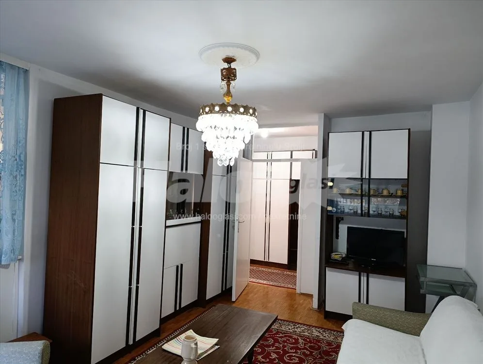 Izdaje se stan 50m² u Skojevskom naselju — 6