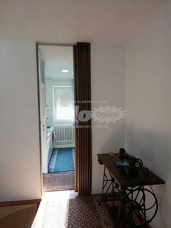 Izdaje se stan 50m² u Skojevskom naselju — 9