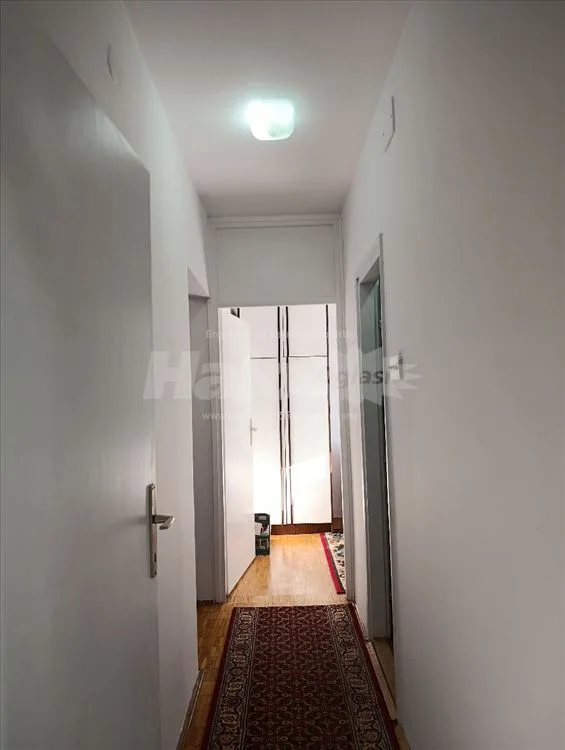 Izdaje se stan 50m² u Skojevskom naselju — 15