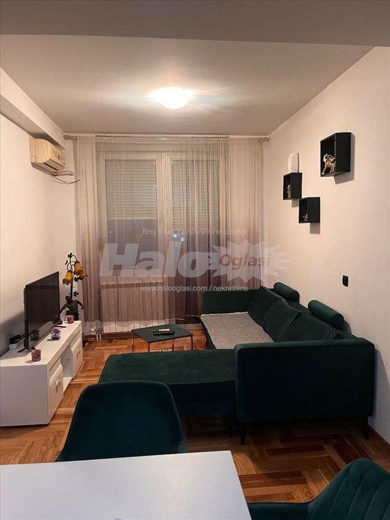 izdaje se stan 56kv renoviran — 5