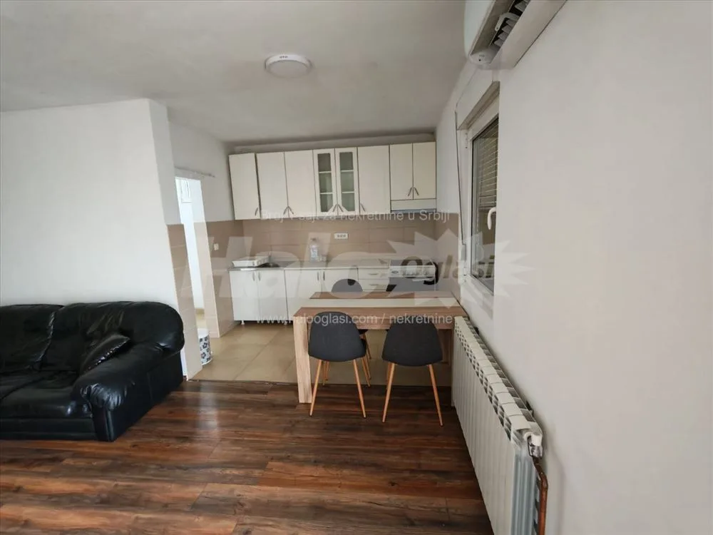 Izdaje se stan 70m2 — 3