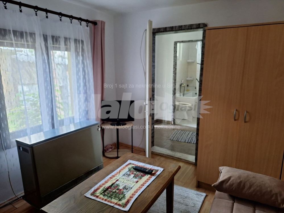 Izdaje se stan, Đeram pijaca — 6