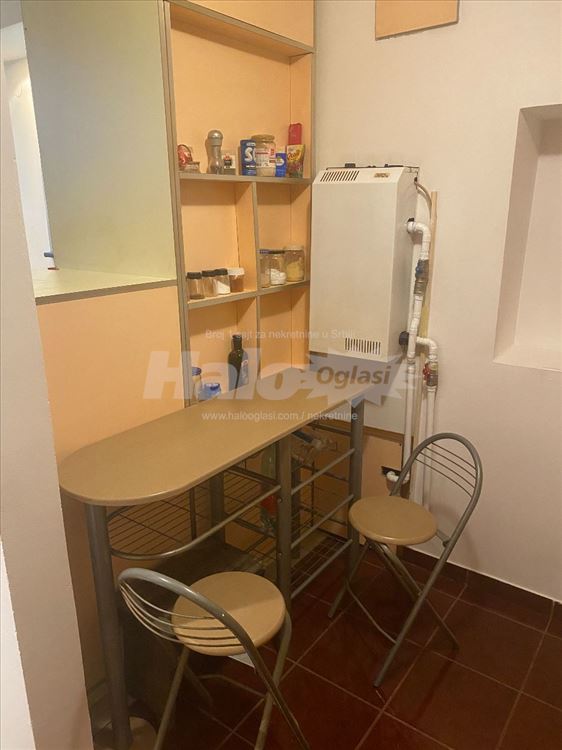 Izdaje se stan-garsonjera u centru grada na sjajno — 7