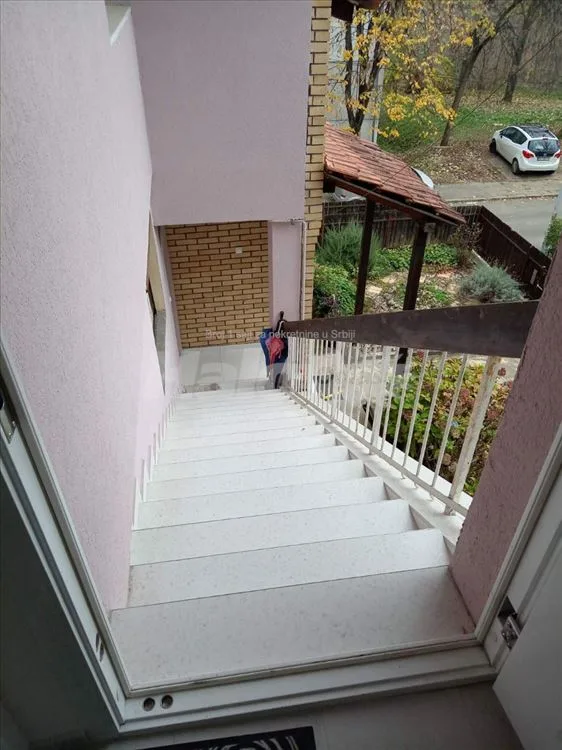 Izdaje se stan na Petlovom brdu — 3