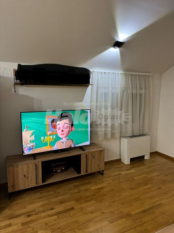 Izdaje se stan na TOP lokaciji, kod pijace — 8