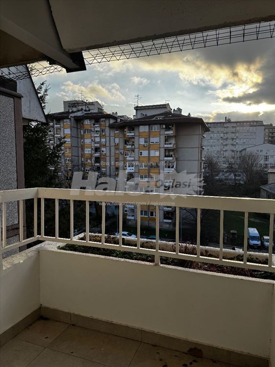 Izdaje se stan na Voždovcu — 12