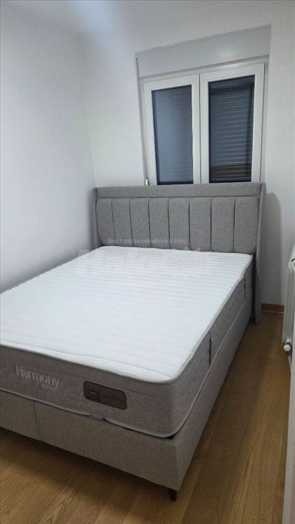 Izdaje se stan od 42,5m² — 8